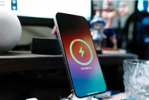 浩口镇苹果15换屏服务分享用什么充电器给iPhone15充电更好 